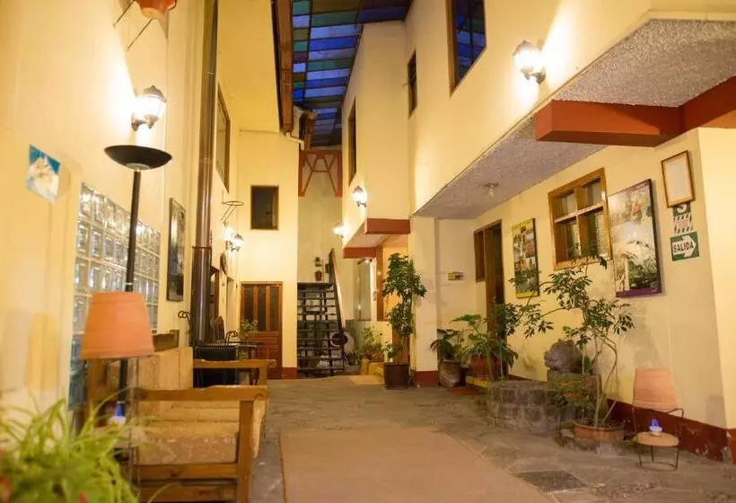 ホテル Los Aticos B&b With Coworking