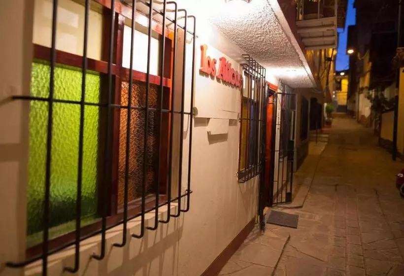 ホテル Los Aticos B&b With Coworking