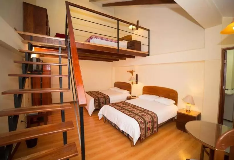 ホテル Los Aticos B&b With Coworking