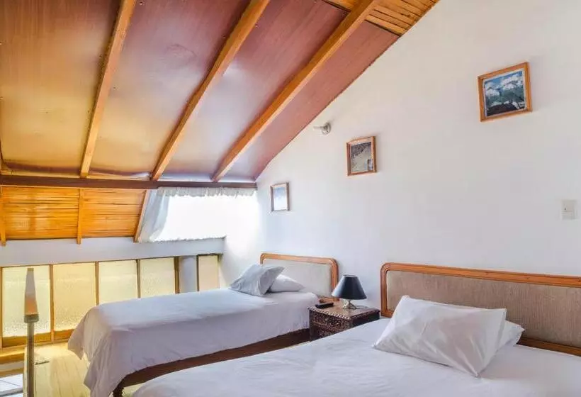 ホテル Los Aticos B&b With Coworking