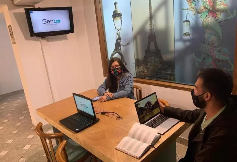 ホテル Los Aticos B&b With Coworking