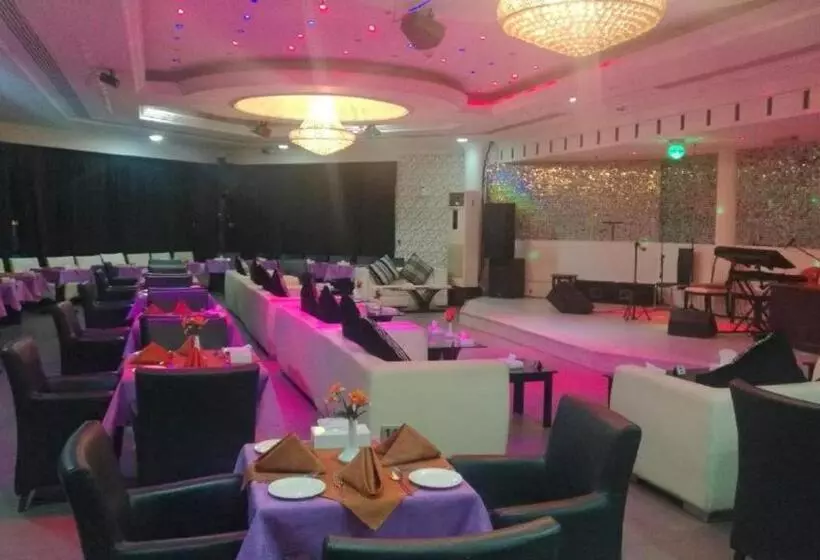 هتل Phoenicia Tower