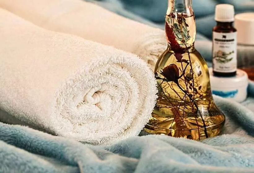 هتل Phoenicia Tower