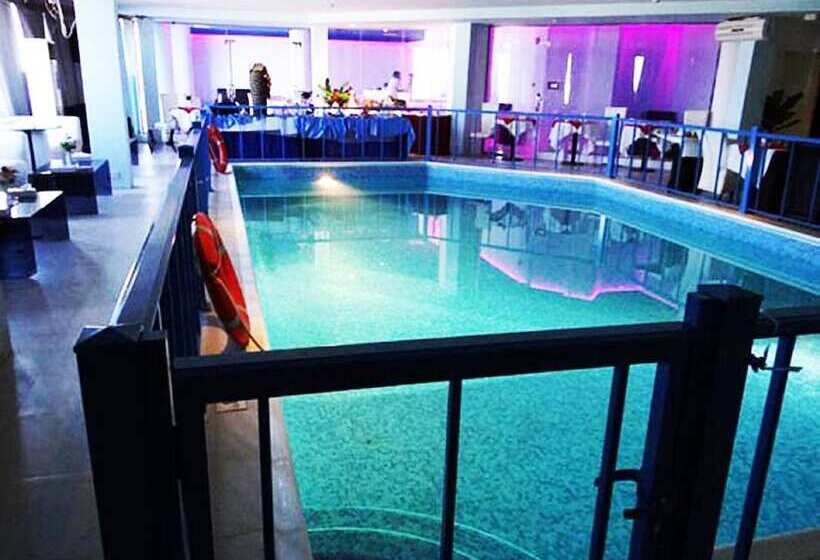 هتل Phoenicia Tower