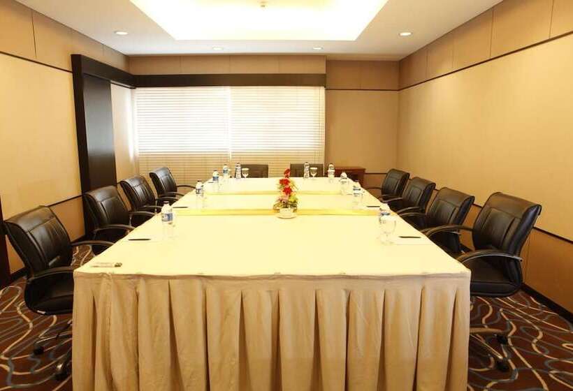 בית מלון כפרי Santika Bogor