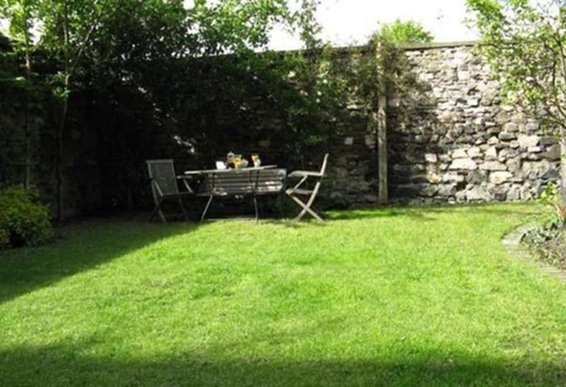 ホテル Six Brunton Place Guest House