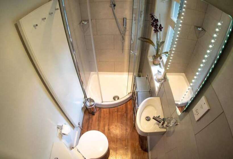 ホテル Six Brunton Place Guest House