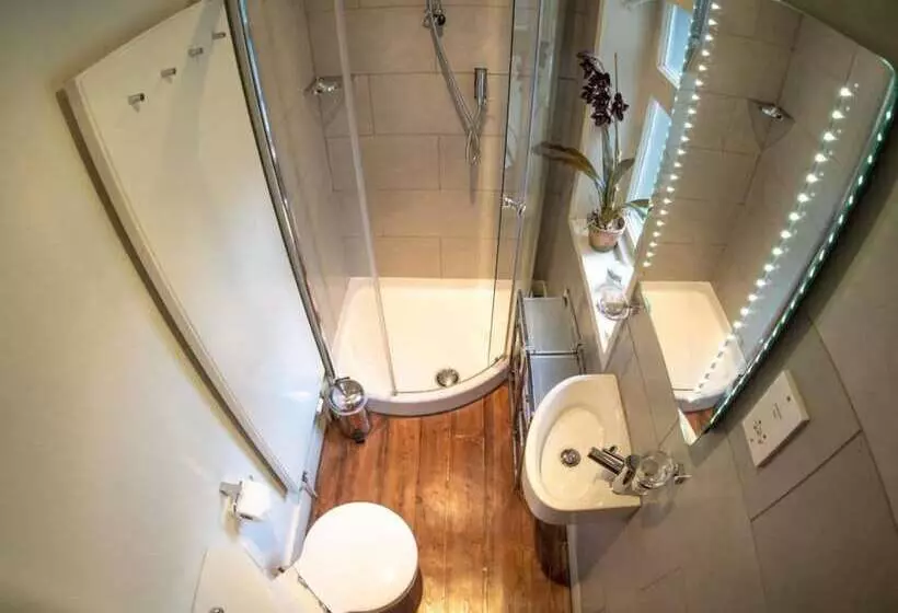 酒店 Six Brunton Place Guest House