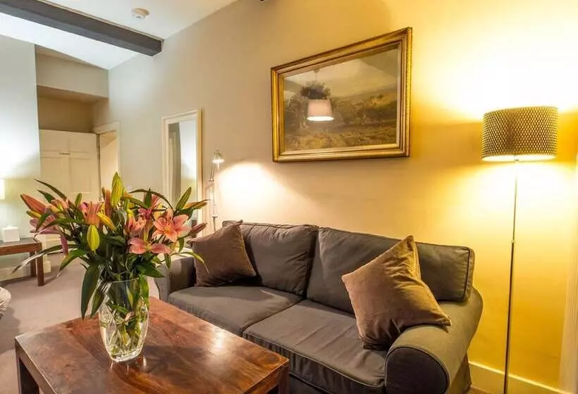 酒店 Six Brunton Place Guest House