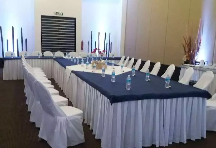 Hotel Suites Inn La Muralla Metepec