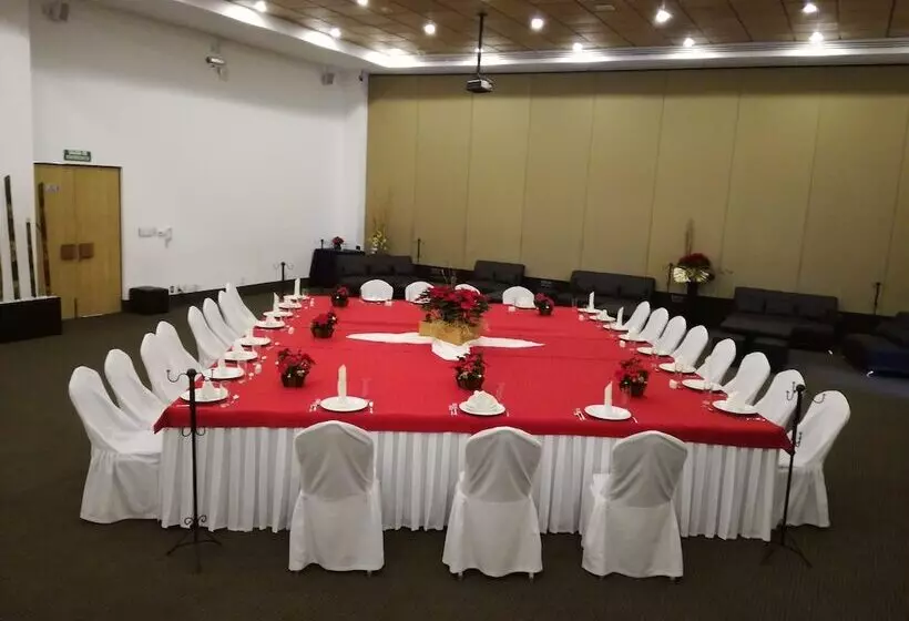 Hotel Suites Inn La Muralla Metepec