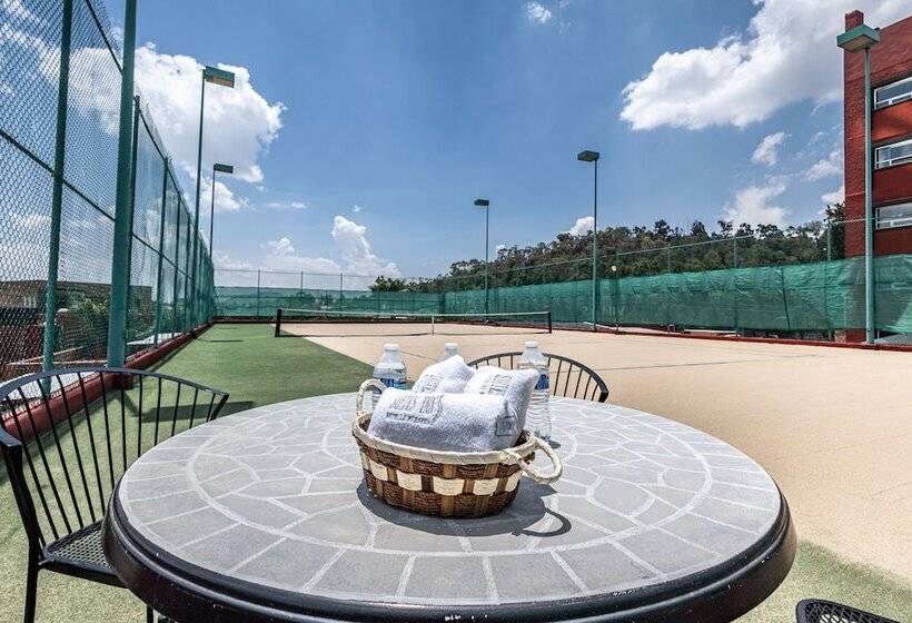 فندق Suites Inn La Muralla Metepec