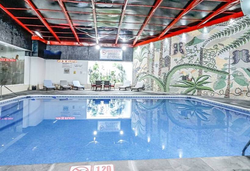 فندق Suites Inn La Muralla Metepec