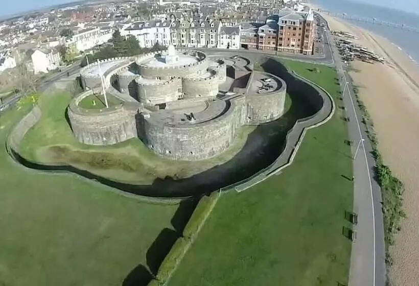 هتل The Clarendon