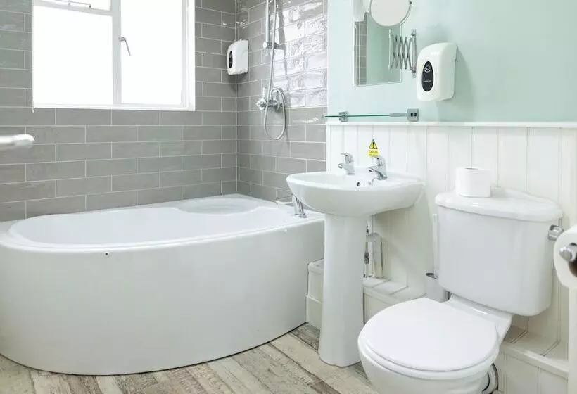 هتل The Clarendon