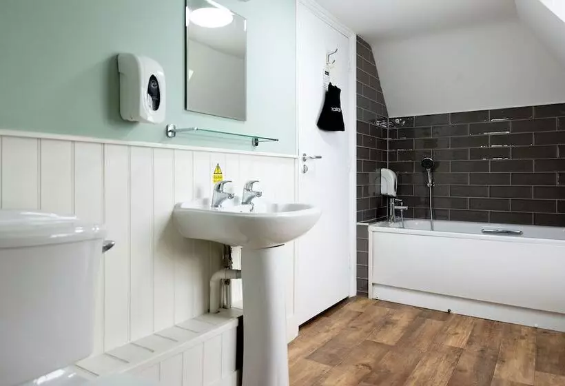 هتل The Clarendon