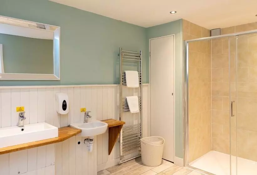 هتل The Clarendon