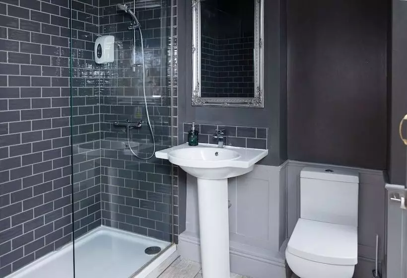 هتل The Clarendon