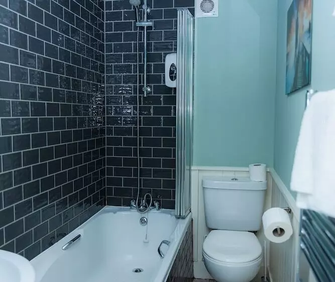 هتل The Clarendon