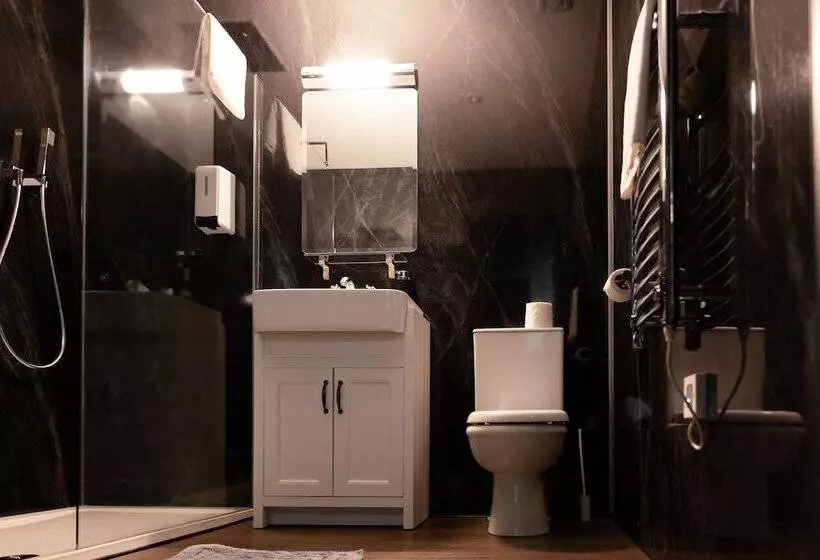 هتل The Clarendon