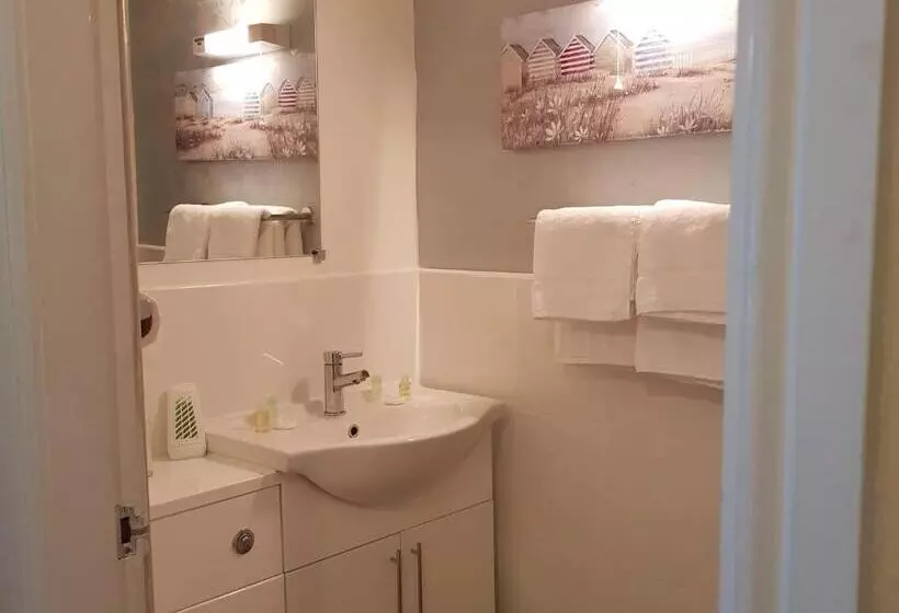 Отель The Pavilion Guest House