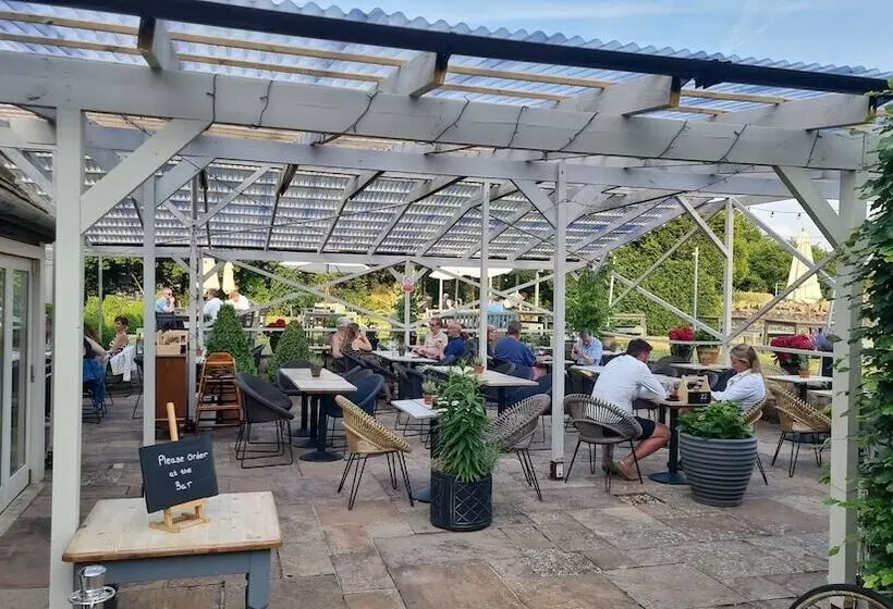 ホテル The Ragged Cot