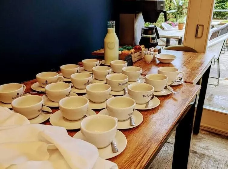 ホテル The Ragged Cot