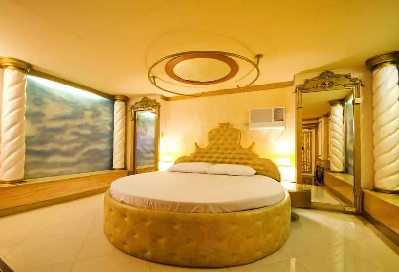 Отель Victoria Court Hillcrest Pasig