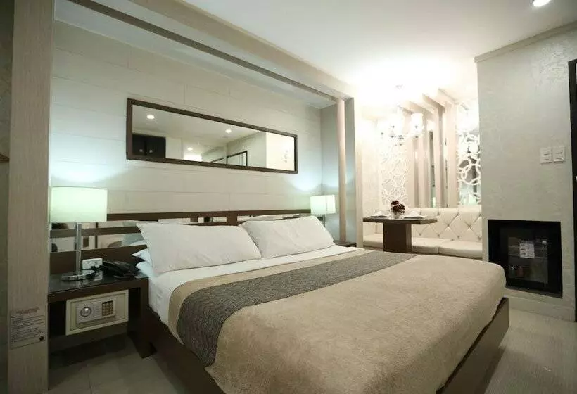 Отель Victoria Court Hillcrest Pasig