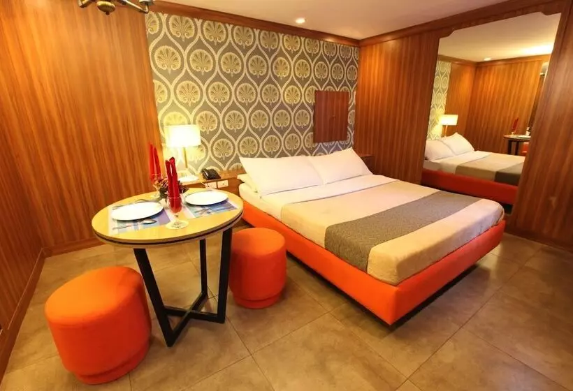 Отель Victoria Court Hillcrest Pasig