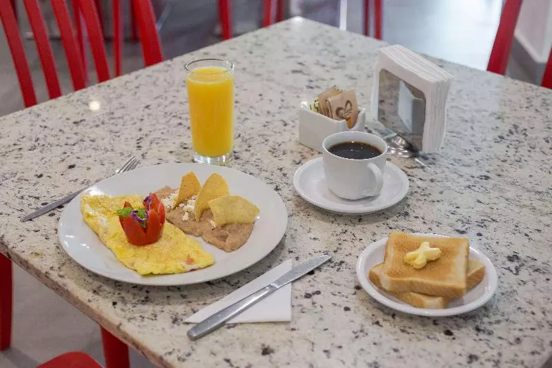 Отель Wyndham Garden Silao Bajio Airport