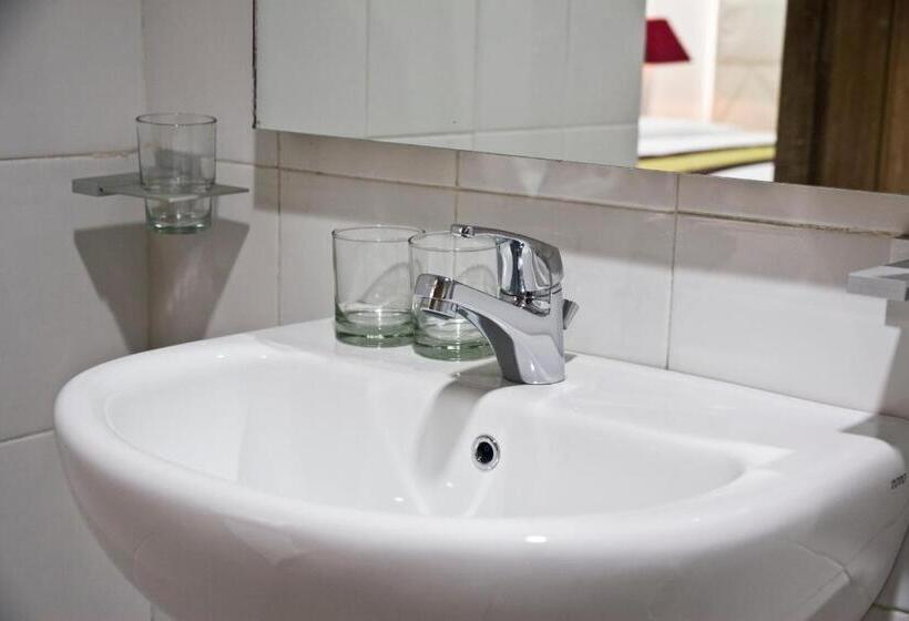 إقامة Lubdhaka Canggu