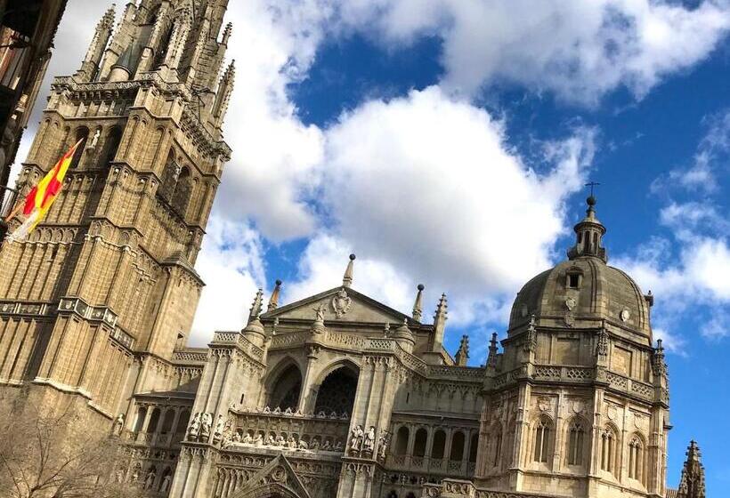 فندق صغير Oasis Backpackers' Toledo