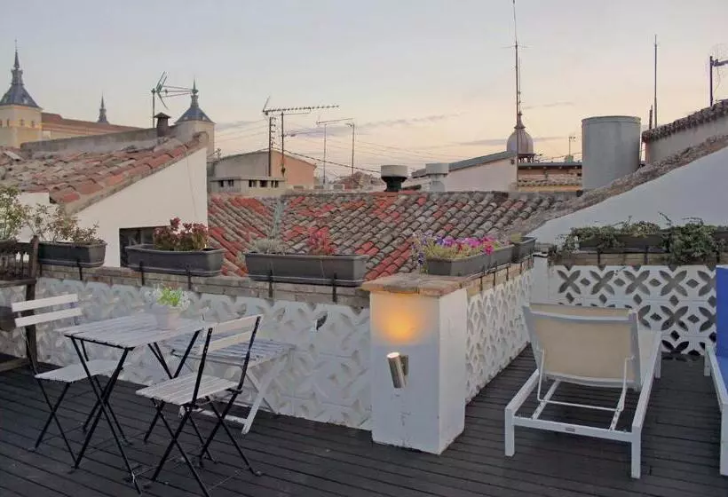 هاستل Oasis Backpackers' Toledo