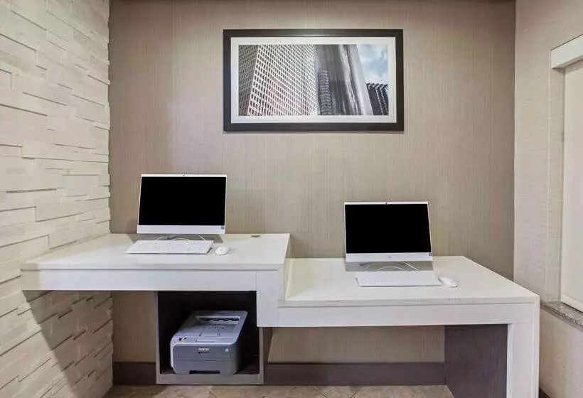 Отель La Quinta By Wyndham Pasadena North