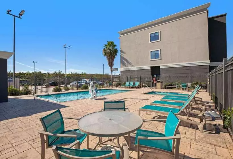 Отель La Quinta By Wyndham Pasadena North