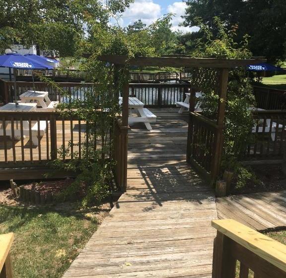 Magnuson Grand Hotel And Conference Center