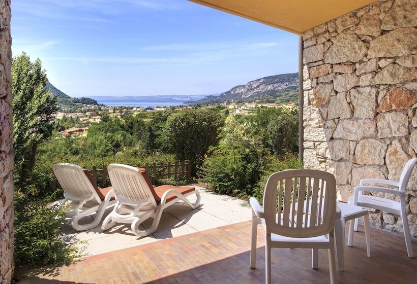 בית מלון כפרי Poiano Garda Resort