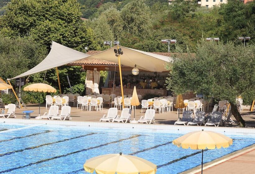 בית מלון כפרי Poiano Garda Resort