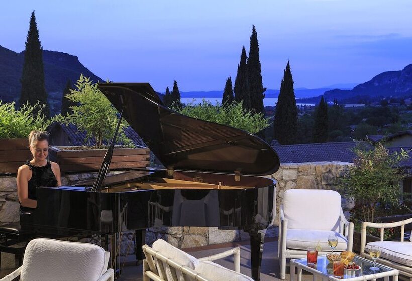 בית מלון כפרי Poiano Garda Resort