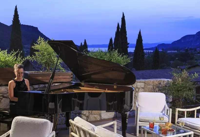 Отель Poiano Garda Resort