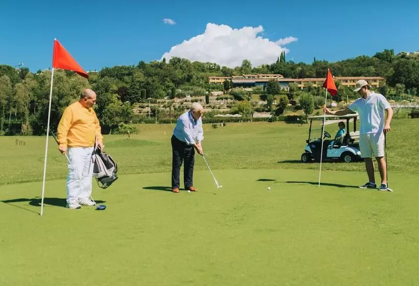 Отель Poiano Garda Resort