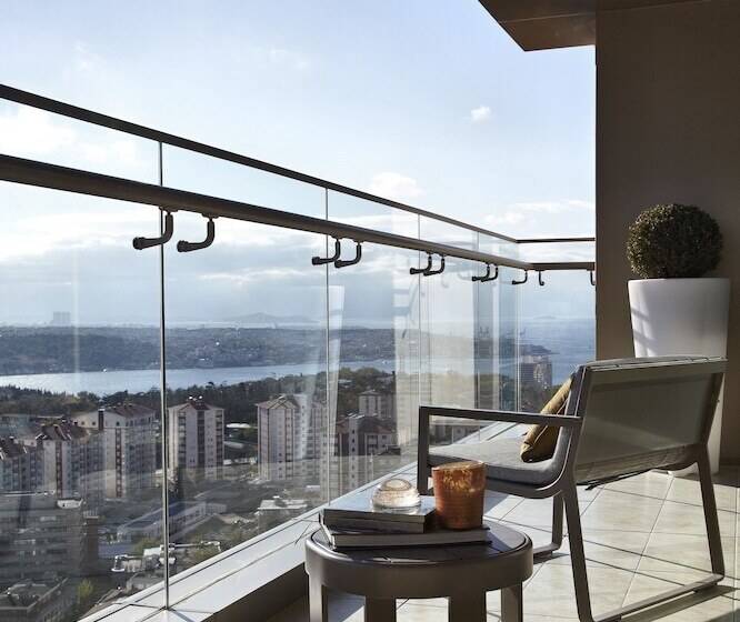 Отель Renaissance Istanbul Polat Bosphorus