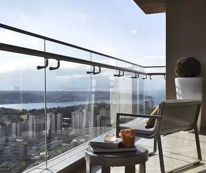 Отель Renaissance Istanbul Polat Bosphorus