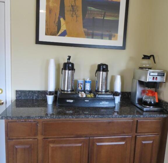 فندق American Inn And Suites