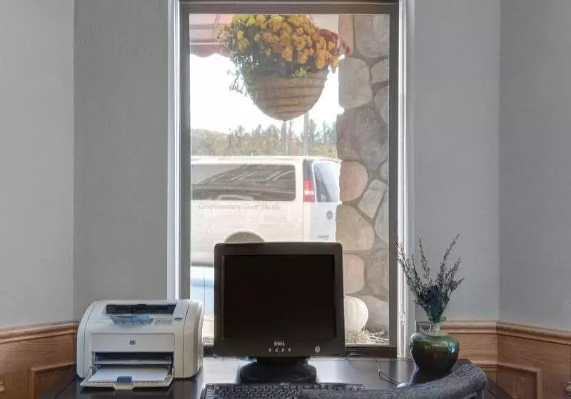 Hotel Cherry Tree Inn & Suites