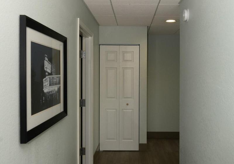 فندق Cherry Tree Inn & Suites