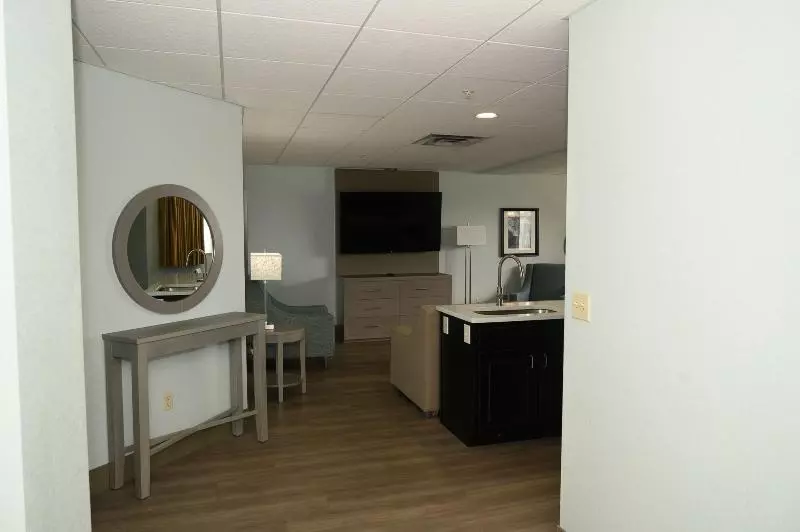 Hotel Cherry Tree Inn & Suites