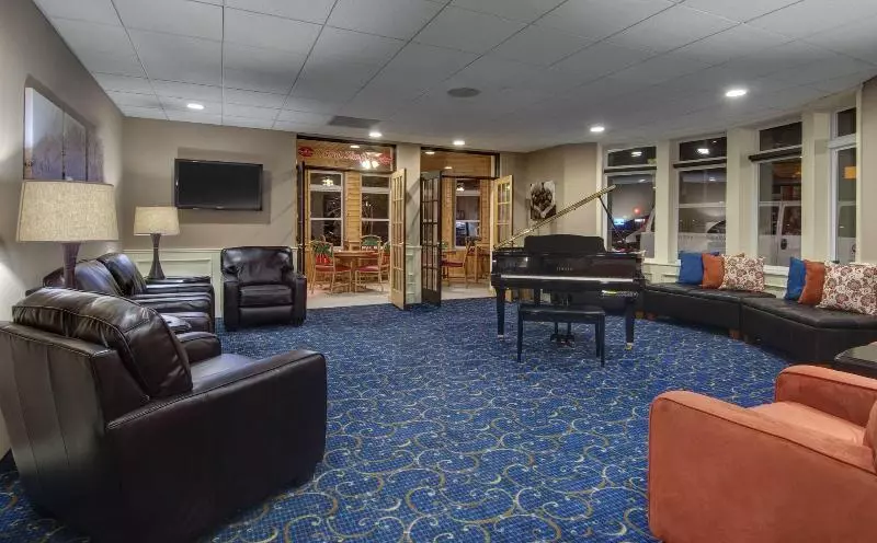 Hotel Cherry Tree Inn & Suites