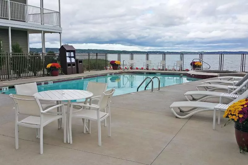 Hotel Cherry Tree Inn & Suites